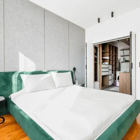 View, Location, High End Interior, Lift, Ac *